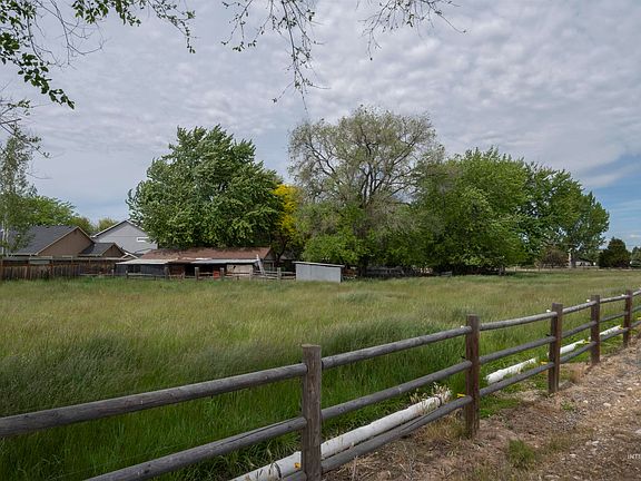 82 S Kings Rd, Nampa, ID 83687 MLS #98843709 Zillow picture photo