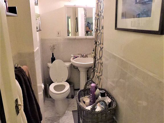 5th image of 141 E 62nd St APT 5