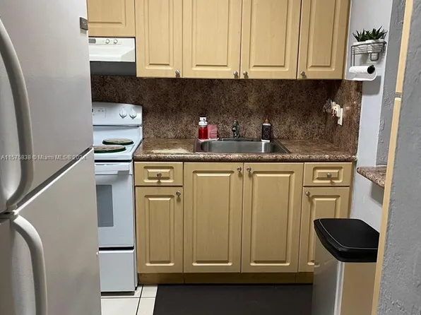 1225 W 35th St APT 21A, Hialeah, FL 33012