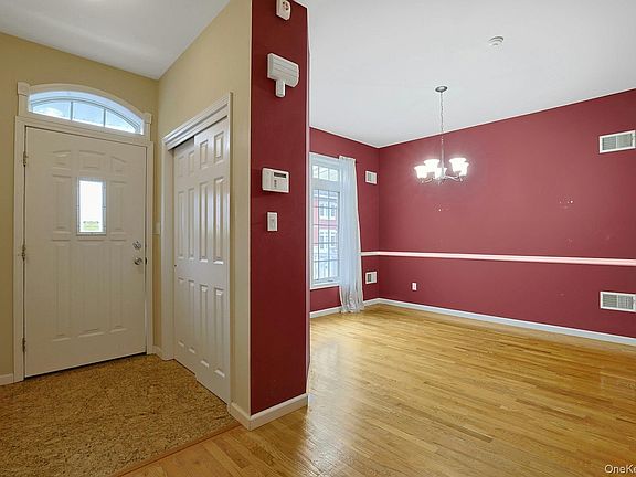 3rd image of 60 Alexander Court
