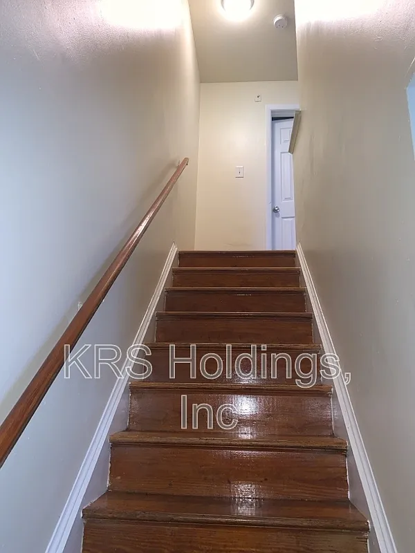 2 bed, 1.0 bath, 900 sqft, $1,295 — Photo 2