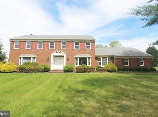 8 Evans Dr, Princeton Junction, NJ 08550