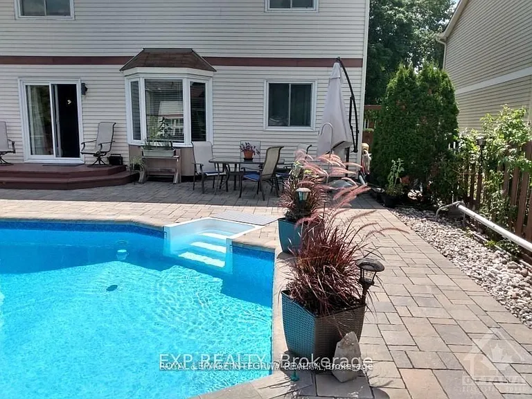 1090 Chablis Park — Photo 23