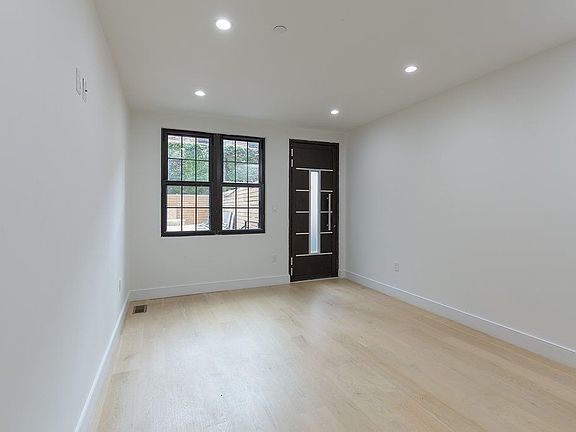4th image of 800 Park Pl #1B