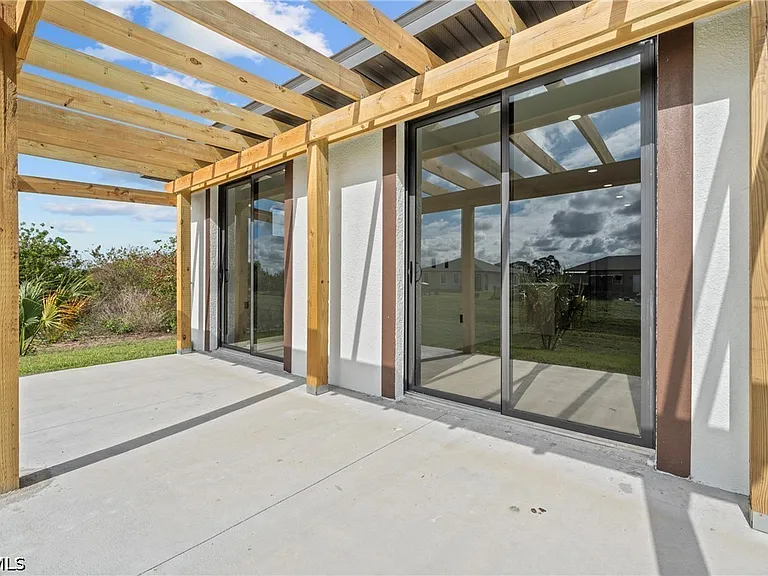 8033 Oakleaf Cir — Photo 22