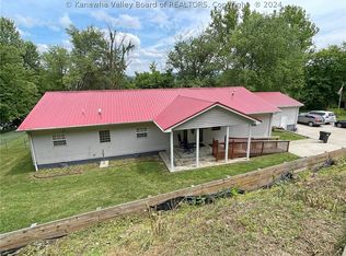 22222 Winfield Rd, Fraziers bottom, WV 25082