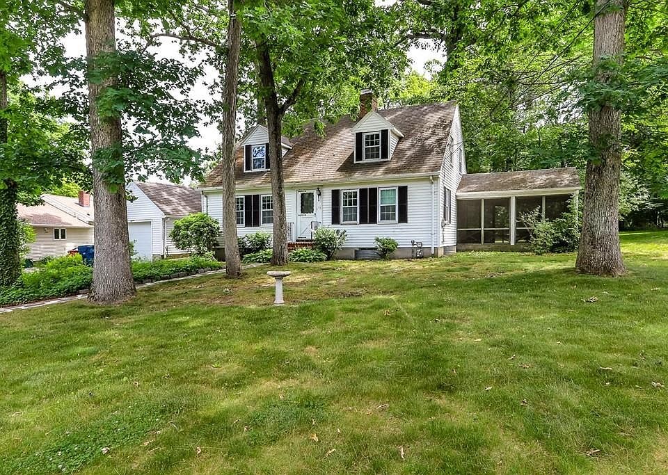 2nd image of 15 Pinedale Ln