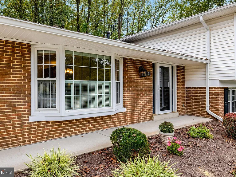 615 Kearney Ct SW — Photo 4