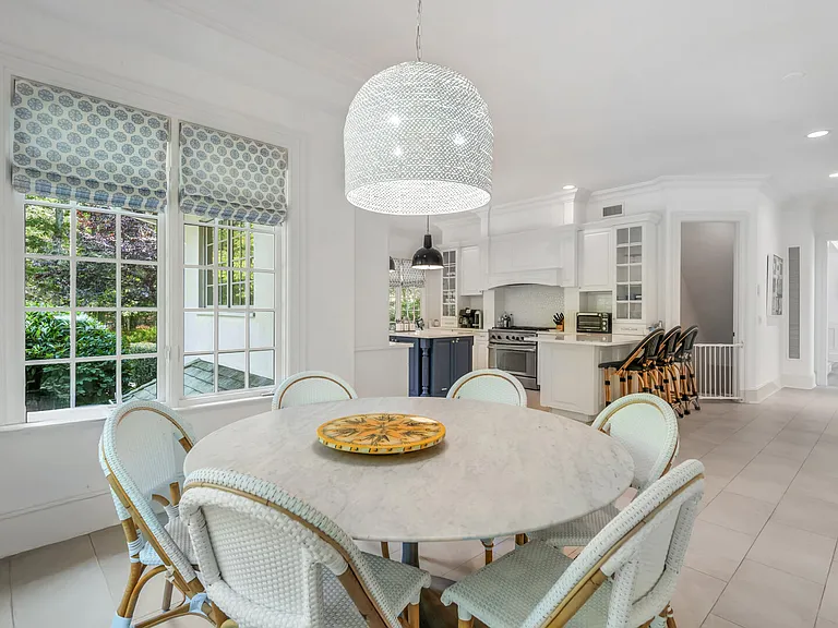 52 Edge Of Woods Rd — Photo 13