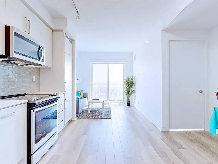 5180 Yonge St — Photo 23