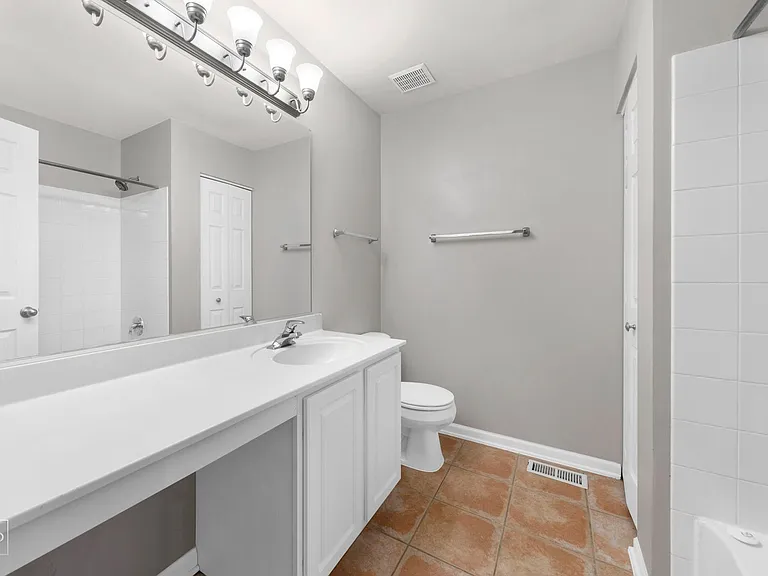831 Genesee Dr — Photo 7