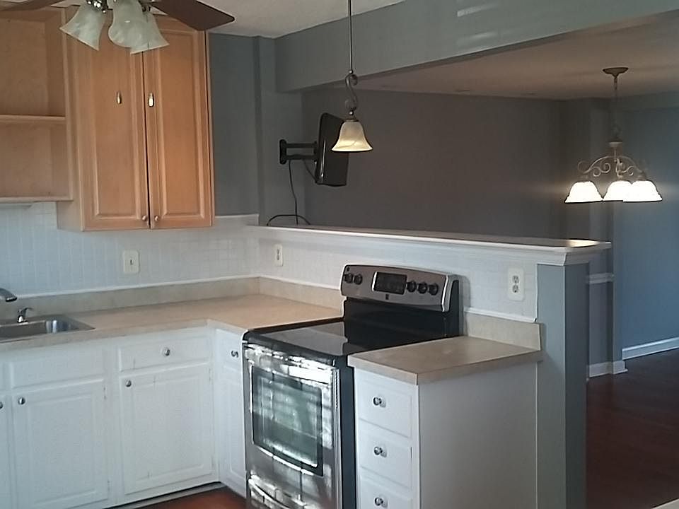 2nd image of 3221 H Regents Park Ln