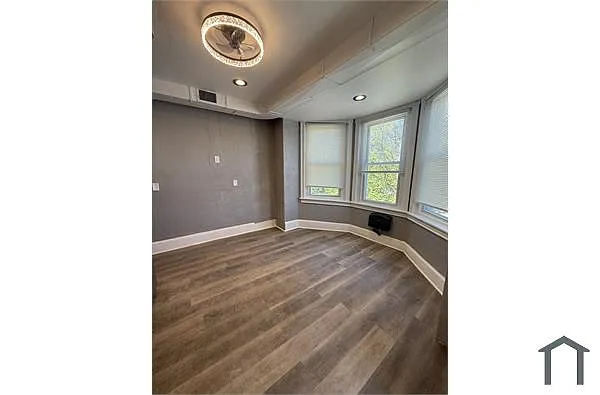 Building Photo - 59 E Penn St #3R