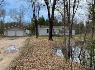 1036 H Rd, Escanaba, MI 49807