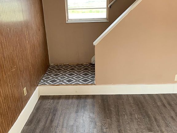 5th image of 323 Clark St APT 3