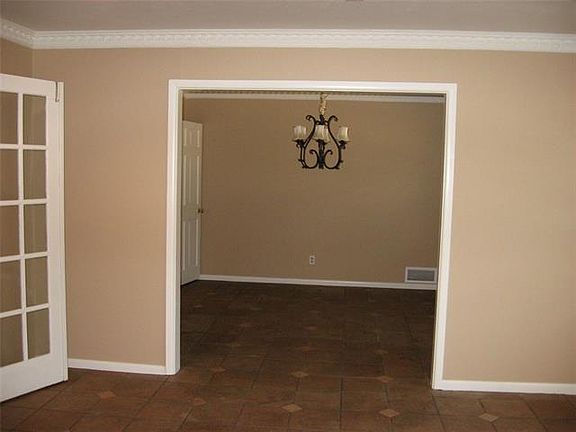 5th image of 6120 Crestmont Dr
