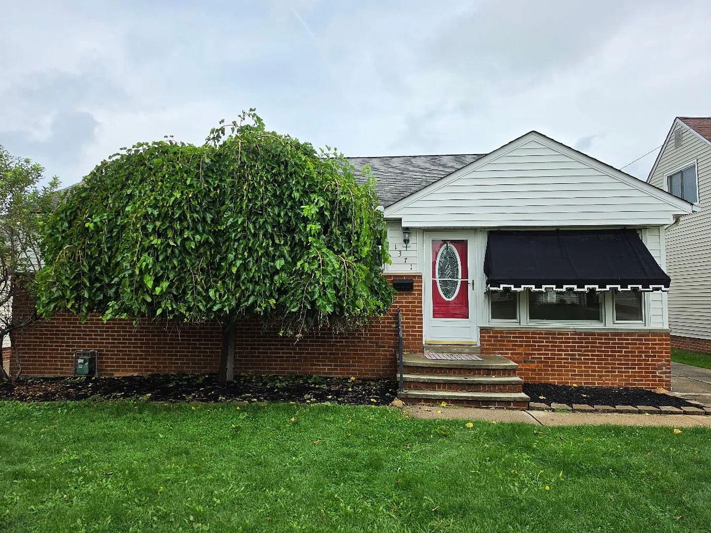3 Bed Ranch in Mayfield Heights — Photo 1