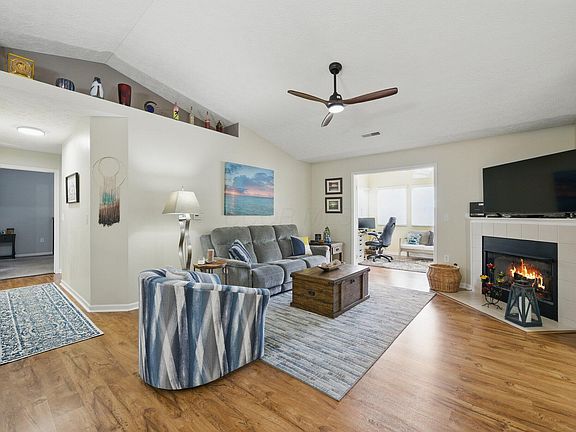 5th image of 668 Bideford Ave #11-C