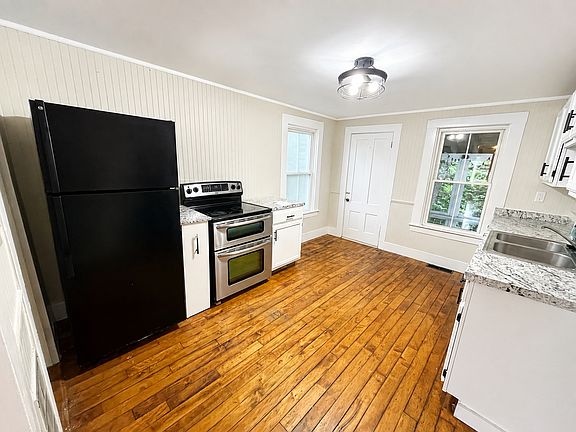 3rd image of 30-32 Main St #30