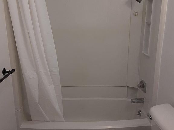 2nd image of 5-906 E D St #2