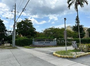 922 NE 199th St APT 3D-304, Miami, FL 33179