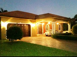 17053 SW 92nd Ave, Palmetto Bay, FL 33157