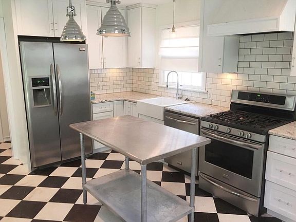 5th image of 2621 Carlton Way