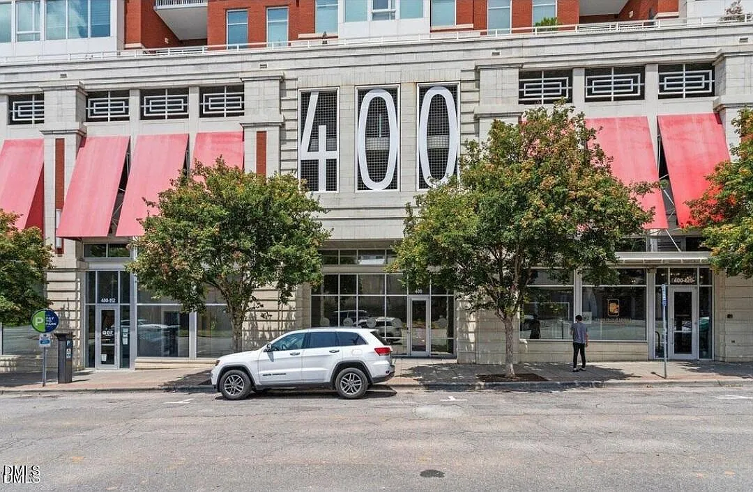 West Condominiums — Photo 1