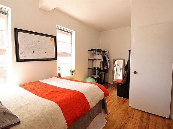 2nd image of 206 E 17th St #4B1