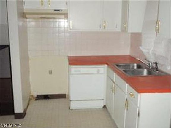 3rd image of 4258 Claridge Dr