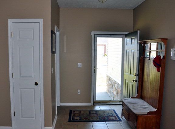 4th image of 652 Jennifer Dr