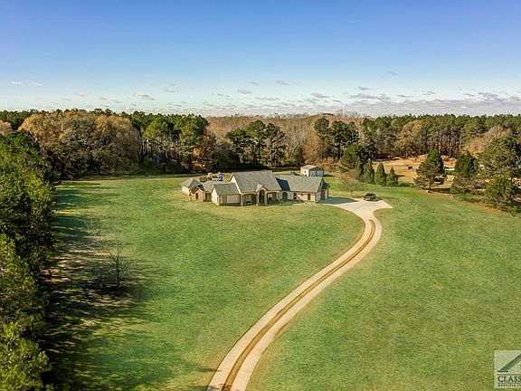 4th image of 790 Clover Dr