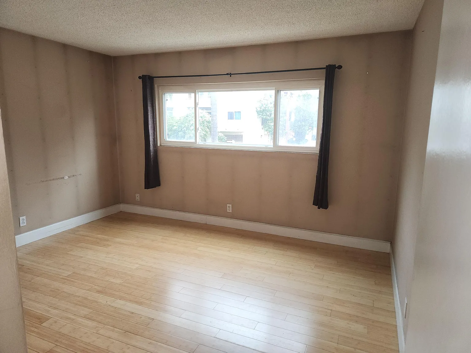 2 bed, 1034 sqft, $1,000 — Photo 1