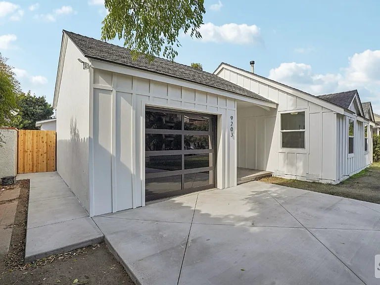 9203 Chaney Ave — Photo 3