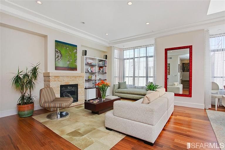 1st image of 420B Bay St