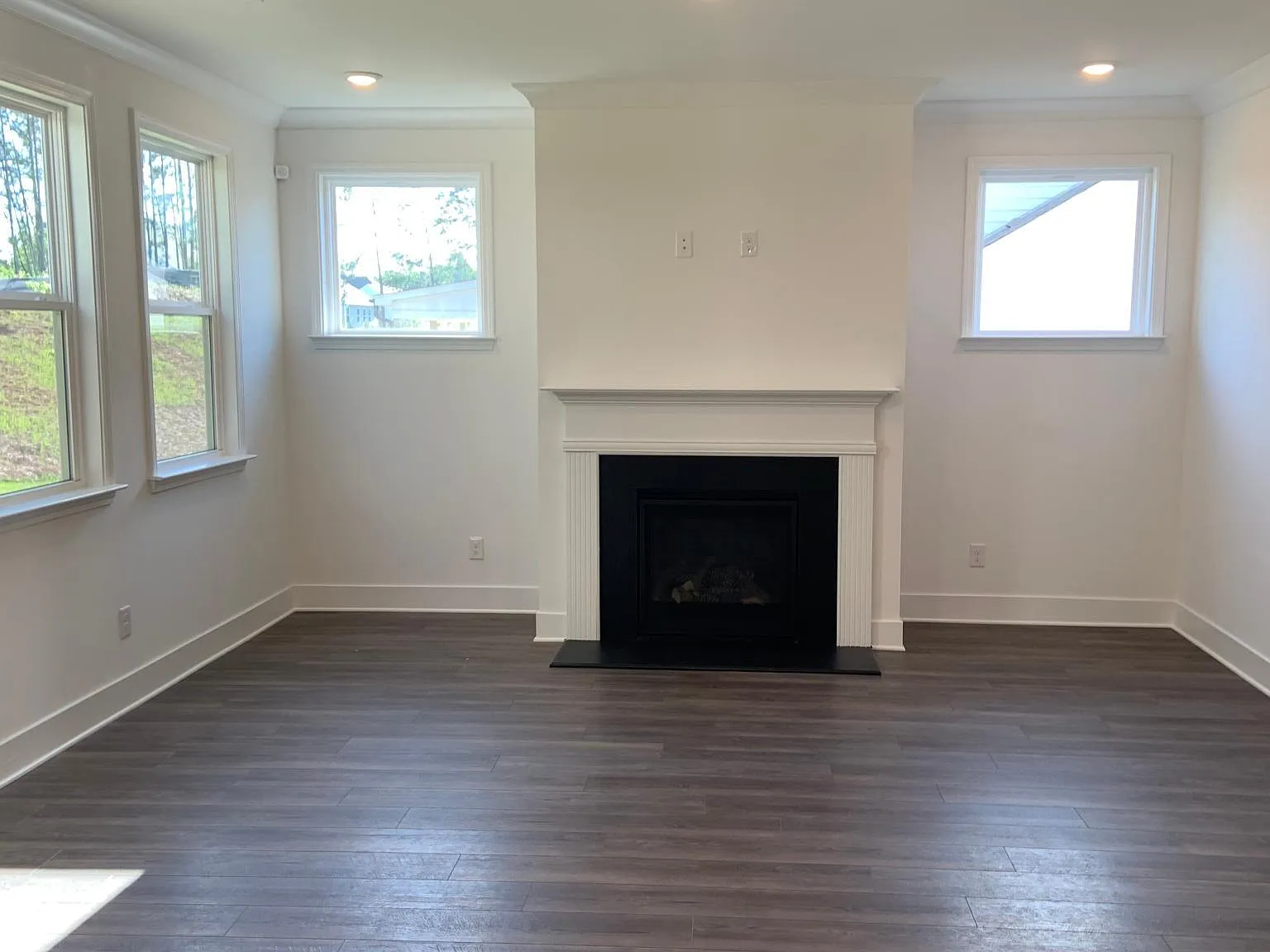 4 bed, 2.5 bath, 2333 sqft, $2,699 — Photo 4