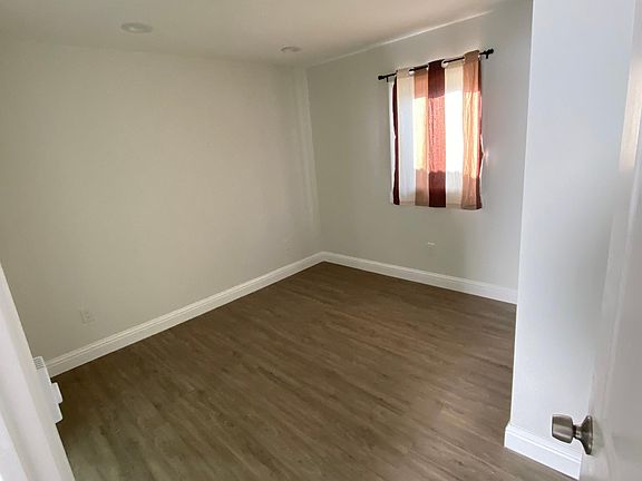 2nd image of 549 Macarthur Ave #B