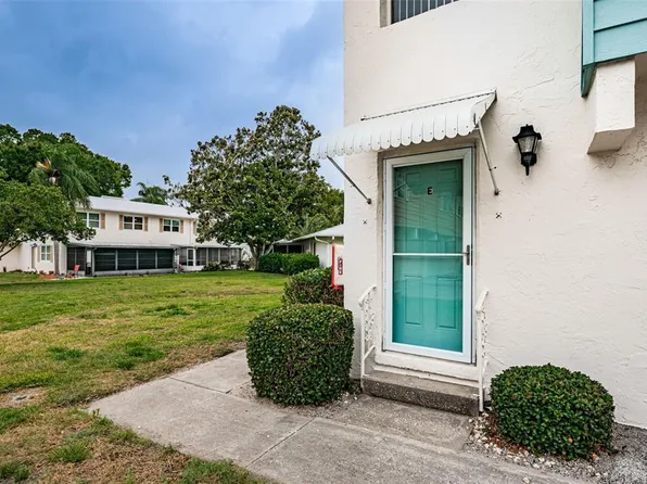 3212 38th Way S APT E, Saint Petersburg, FL 33711