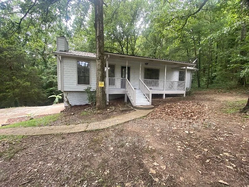 4 bed, 2.0 bath, 1456 sqft, $1,800 — Photo 2