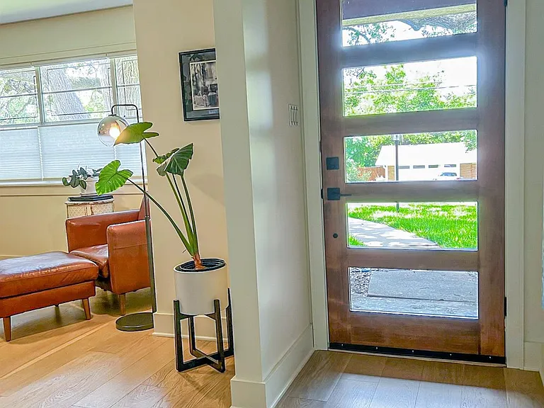 205 W Covington Dr — Photo 4