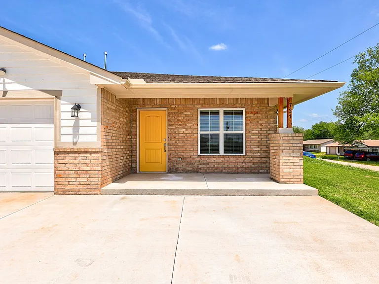 721 League Cir — Photo 1