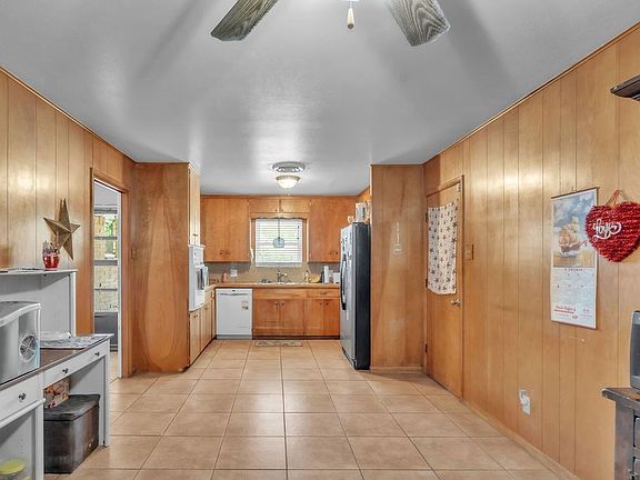5th image of 209 S Avenue H