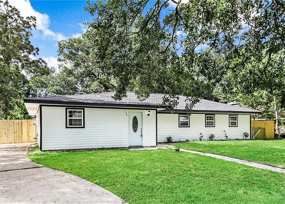 1st image of 104 Fairfax Pl