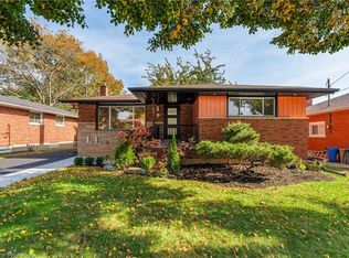 10 Fisher Cres, Hamilton, ON L9C4N2