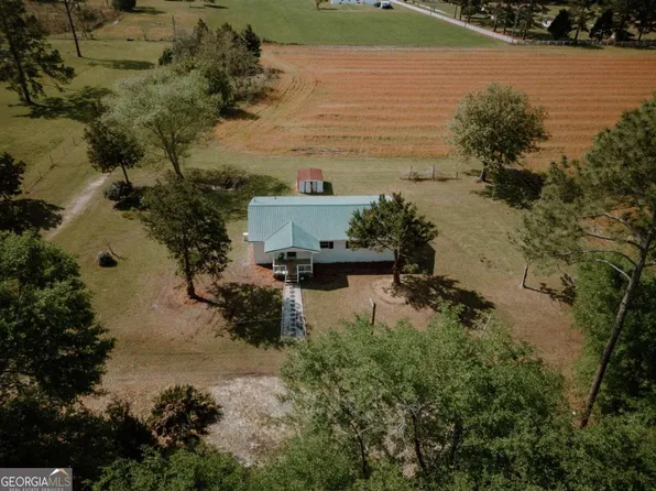 5082 Medders Rd, Baxley, GA 31513
