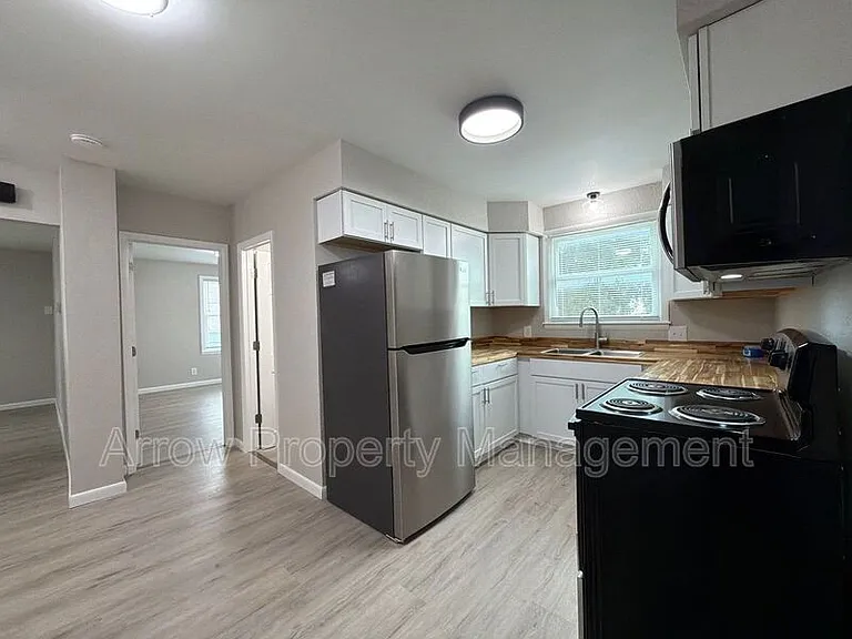 704 N 26th St #1 — Photo 6