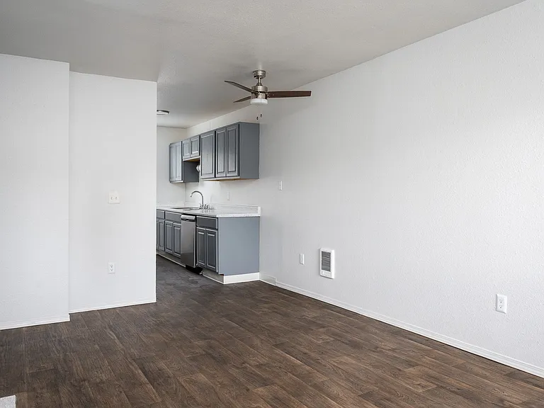 Kentwood Apartments — Photo 24