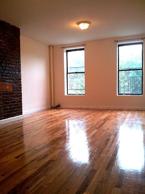 1st image of 204 E 6th St