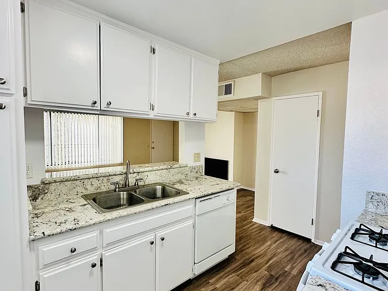 7259 Baird Avenue — Photo 11