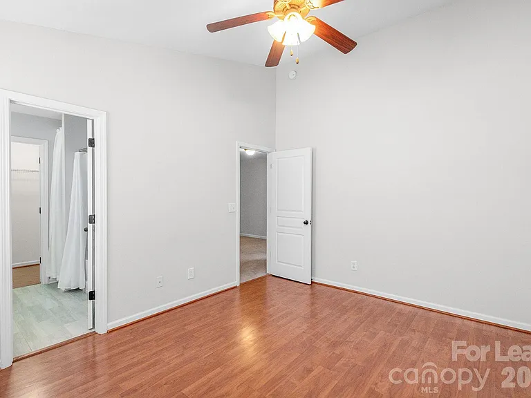558 Calen Ln — Photo 22